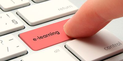 ujj megnyomja az e-learning gombot